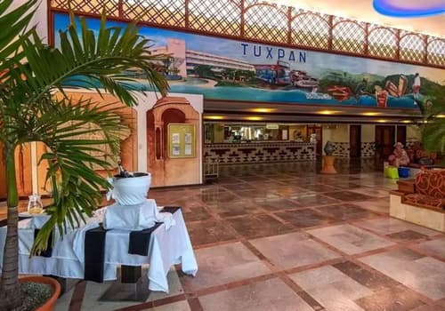 Tuxpan, Lobby