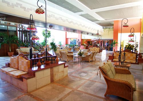 Tuxpan, Lobby