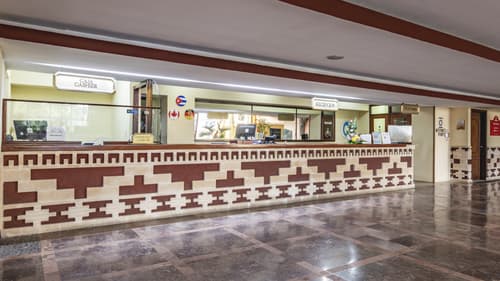 Tuxpan, Lobby