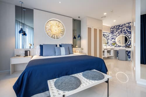 Santos Porta Fira, Room