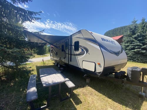 Glacier House Resort, General view