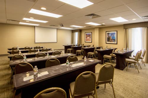 Hampton Inn Philadelphia-International Airport, Conferences