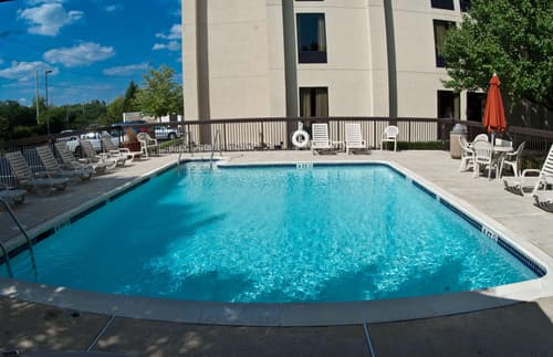 Hampton Inn Philadelphia-International Airport, Pool