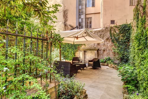 Trevi Collection, Room