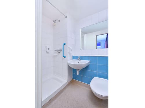 Travelodge Birmingham Central Broadway Plaza, Room