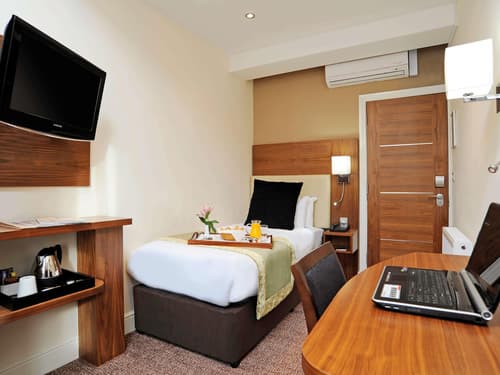London Bloomsbury Square Hotel By IHG, Room