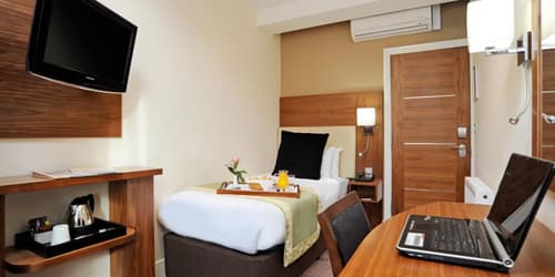 London Bloomsbury Square Hotel By IHG, Room