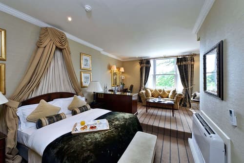 The Colonnade, General view