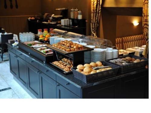 Flanders Hotel, General view