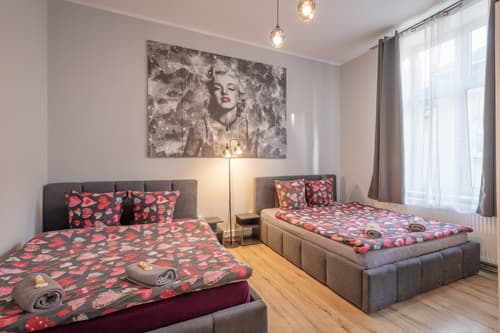 Queen Apartments, General view