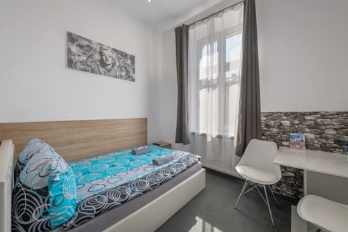 Queen Apartments, General view