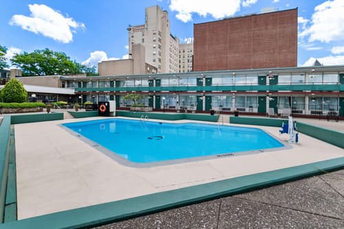 Genetti Hotel, SureStay Collection by Best Western, Pool