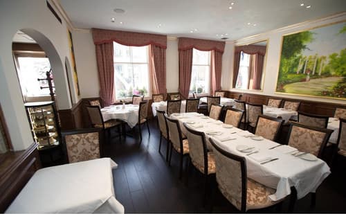 London Elizabeth, Restaurant