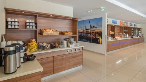 Premier Inn Hamburg City Alster, Lobby