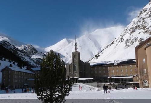 Vall De Nuria Apartamentos, General view