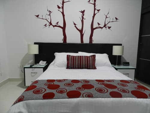 Bolivariana Plaza, Room