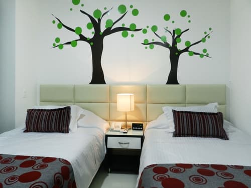 Bolivariana Plaza, Room