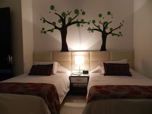 Bolivariana Plaza, Room