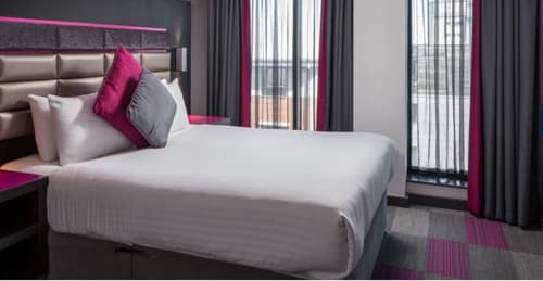 Roomzzz Nottingham, Room