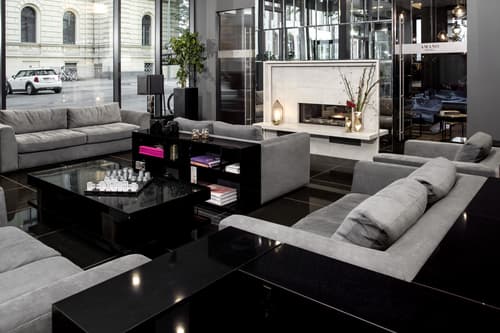 Amano Grand Central, Lobby