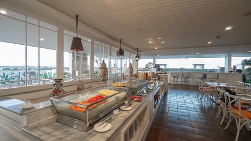 Hotel Santika Seminyak, Restaurant