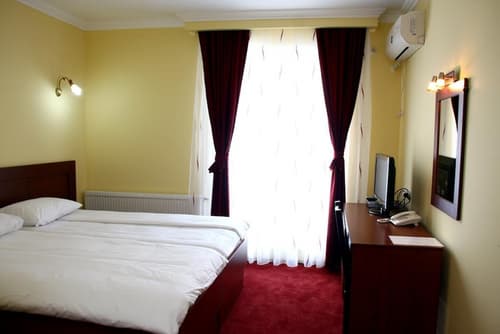 Parlament Hotel, Room