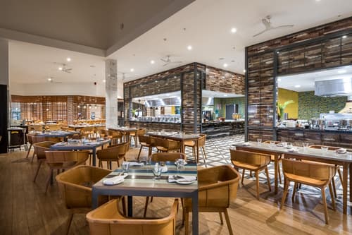 Pullman Nadi Bay Resort and Spa Fiji, Restaurant