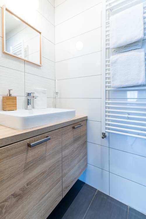 Vagabond Corvin, Room