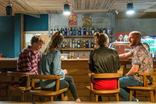 Socialtel Baños, Bar