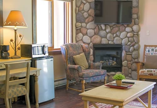 Aspen Village Inn, General view