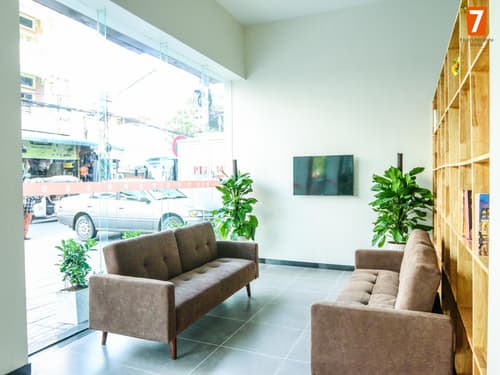 7 Days Premium Hotel, Lobby