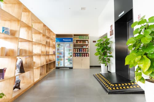 7 Days Premium Hotel, Lobby