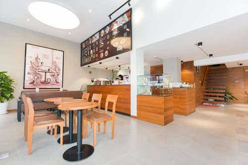 7 Days Premium Hotel, Restaurant