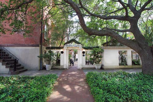The Presidents Quarters Inn, General view