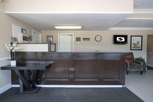 Sandman Inn Blue River, Lobby