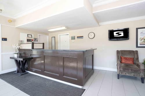 Sandman Inn Blue River, Lobby