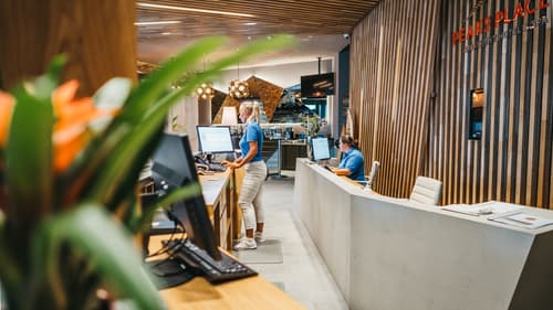 Peaks Place Apartment-Hotel & Spa, Lobby