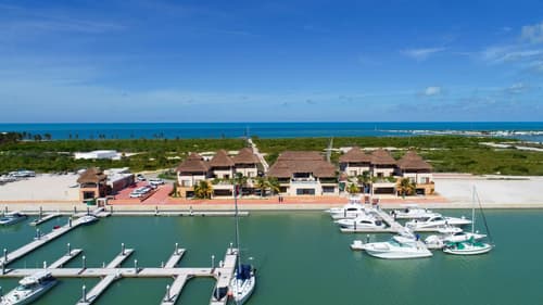 Grand Marina Hotel, General view