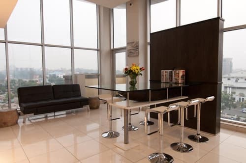 L'Eola Suites, Lobby