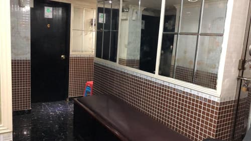 Taj Super Deluxe, Lobby