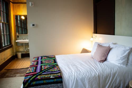 Travelers Hotel, Room