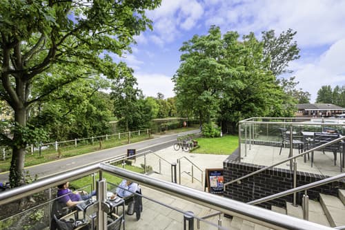 Roomzzz York City, General view