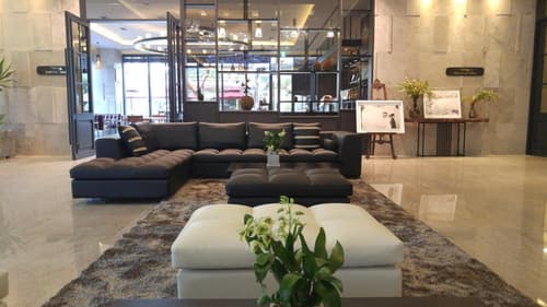 J Square Hotel, Lobby