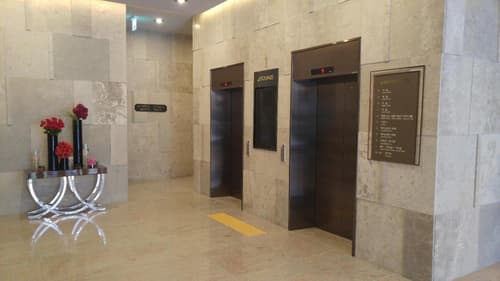 J Square Hotel, Lobby