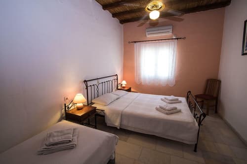 Dimitris Rooms, Room