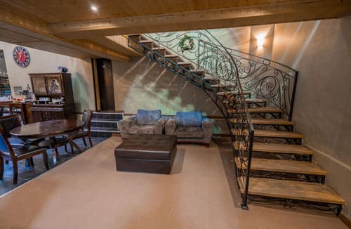 Good Aura Hotel, Lobby