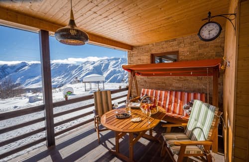 Good Aura Hotel, Restaurant