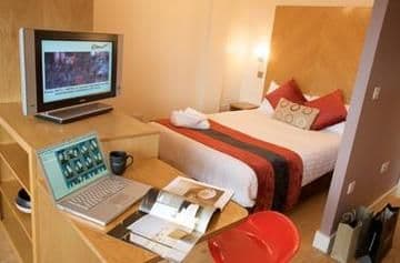 Aparthotel Roomzzz Leeds Citywest, 