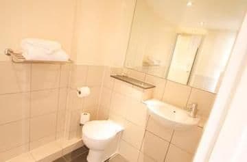 Aparthotel Roomzzz Leeds Citywest, 