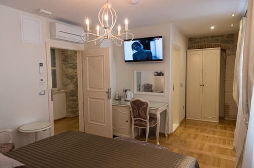 Gothic Palace Augubio, 